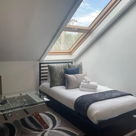 Minutes To Broadway Stunning Townhome *