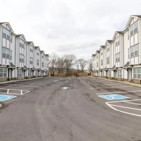 Minutes To Broadway Stunning Townhome