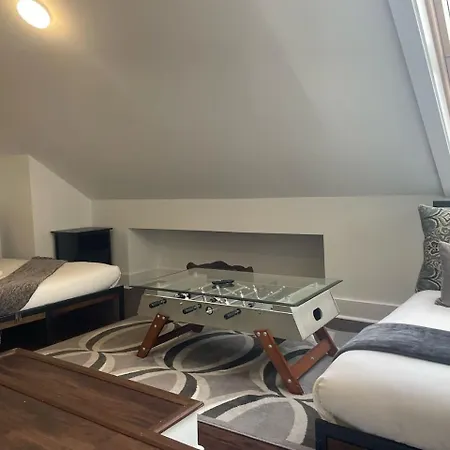 Minutes To Broadway Stunning Townhome Holiday home *