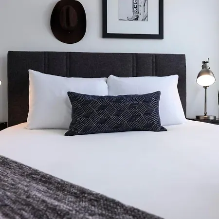Minutes To Broadway Stunning Townhome Holiday home Nashville