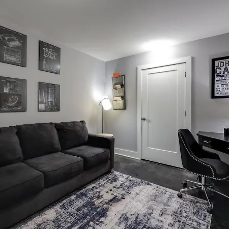 Southside Extraordinaire Walk To Gulch Lux Four Bedroom Holiday home Nashville