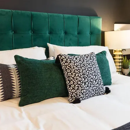 Super Luxury Maximum Space Gorgeous Decor *