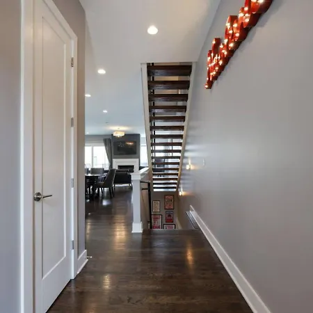 Southside Extraordinaire Walk To Gulch Lux Four Bedroom Holiday home