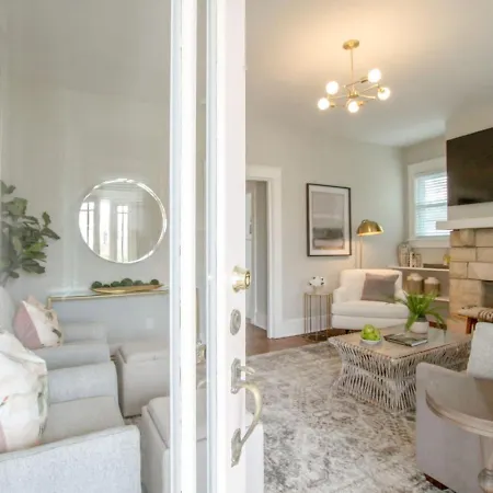 The Pink Door Beauty Stunning And Fresh Holiday home