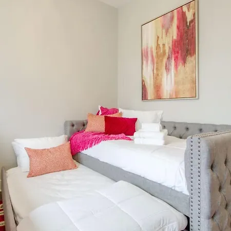Holiday home The Dove Downtown Modern Huge Rooftop Deck Gulch *