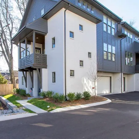 Supreme Luxury Minutes To Downtown Five Full Baths Holiday home