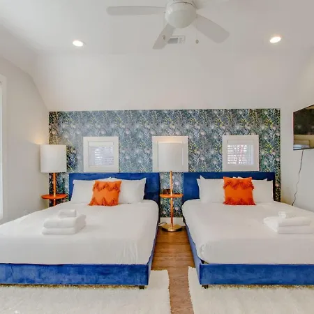 Holiday home Supreme Luxury Minutes To Downtown Five Full Baths