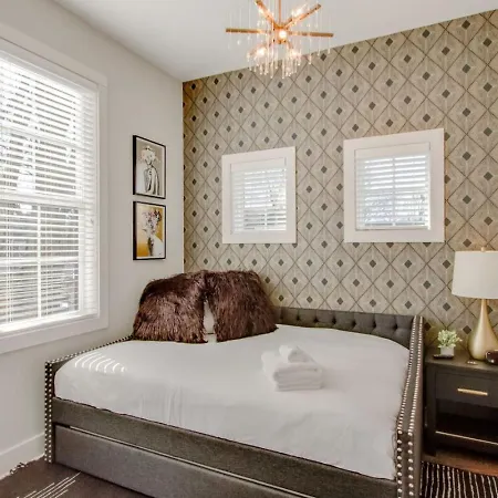 Holiday home Supreme Luxury Minutes To Downtown Five Full Baths