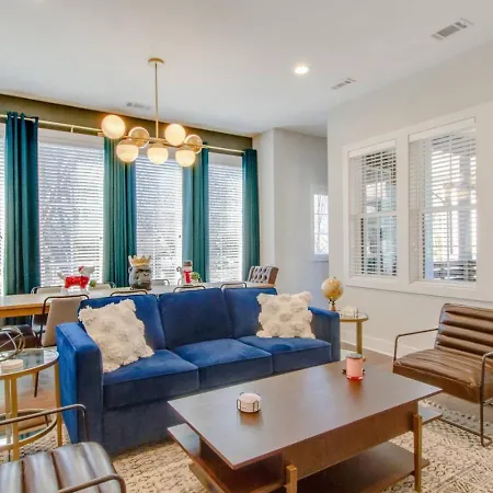 Supreme Luxury Minutes To Downtown Five Full Baths Holiday home Nashville