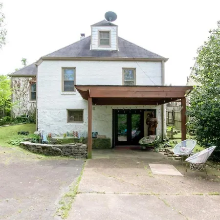 Unique And Stylish East 3 Bedroom 2.5 Bath Holiday home *