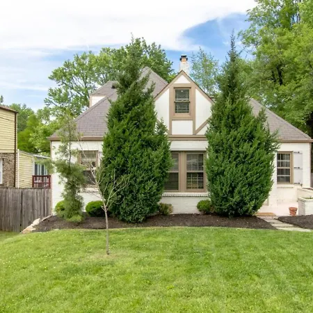 Unique And Stylish East 3 Bedroom 2.5 Bath Holiday home Nashville