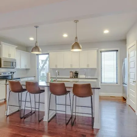 Modern Eastside Escape Holiday home *