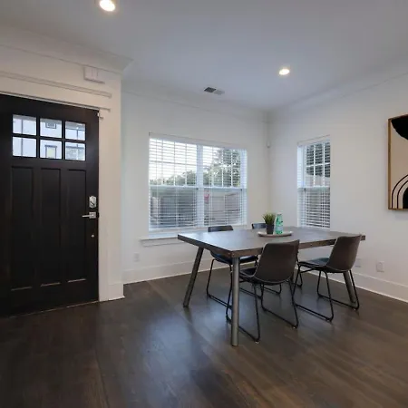 Holiday home Luxurious Townhome Music Group Retreat Nashville
