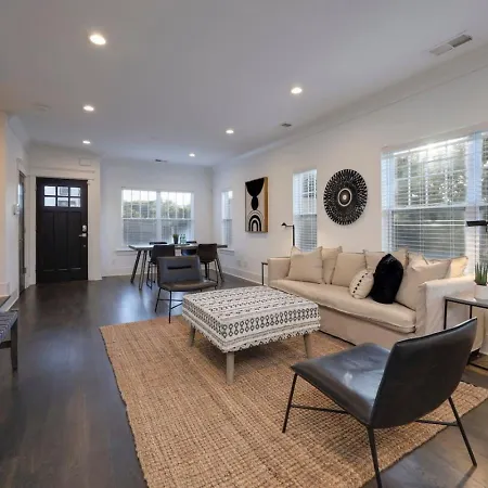 Holiday home Luxurious Townhome Music Group Retreat *