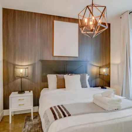 Urban Living- Rooftop Hangout- Hillsboro Village Holiday home Nashville