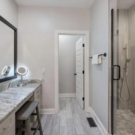 Holiday home The Archer Three Bedroom Three And A Half Bath Music Row And Gulch Luxury