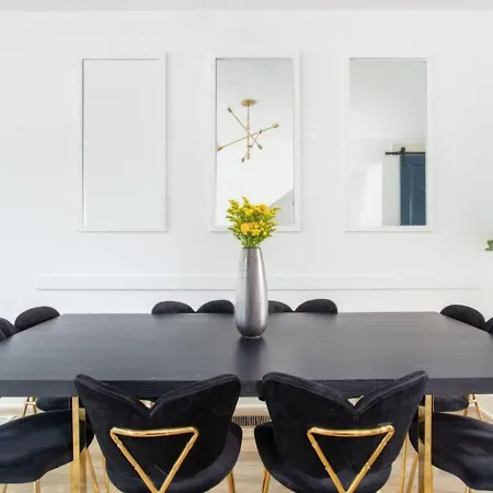 East Nash Superstar- Skyline Views Terrace- Mural Holiday home *