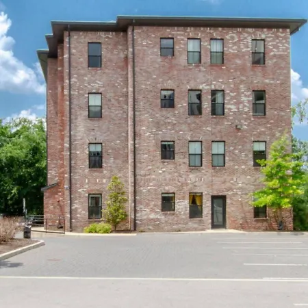 Amazing Amenities And Location - 1 Bedroom Nashville