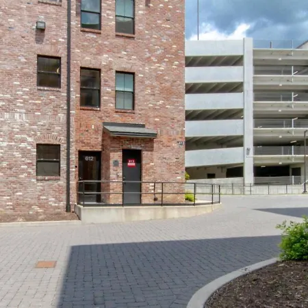 Amazing Amenities And Location - 1 Bedroom * Nashville