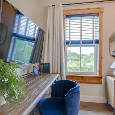 Apartment Amazing Amenities And Location - 1 Bedroom