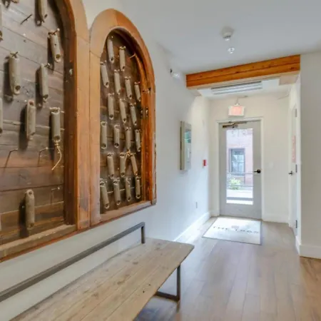 Amazing Amenities And Location - 1 Bedroom *