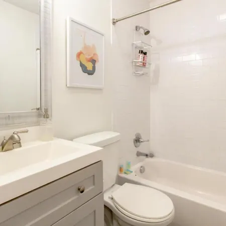 East Nash Enclave Movie Private Yard Holiday home