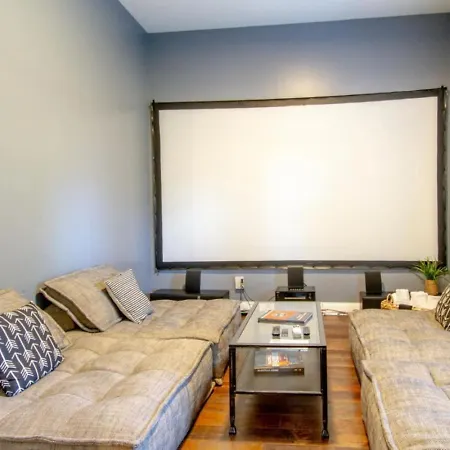 East Nash Enclave Movie Private Yard * Nashville