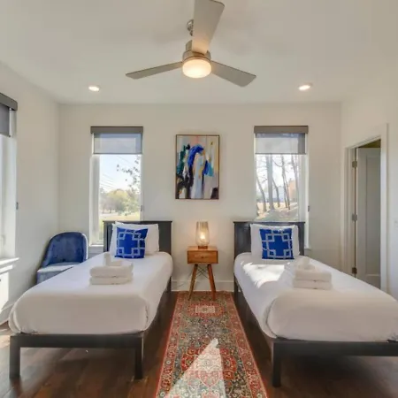Sleek Large Retreat 9 Beds Modern Kitchen Nashville