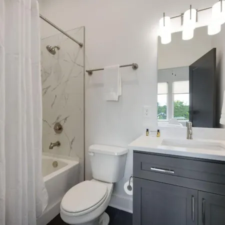 The Ryman 4 Bedroom Haven With Scenic Rooftop *