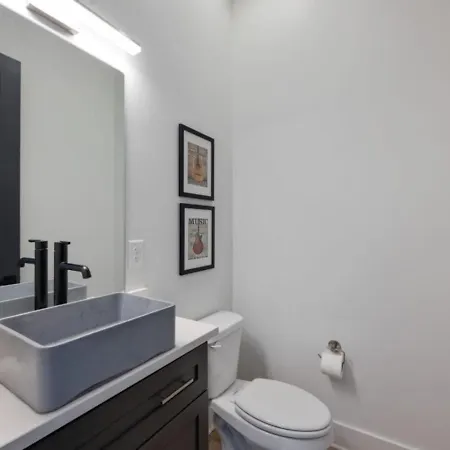 The Ryman 4 Bedroom Haven With Scenic Rooftop Holiday home *