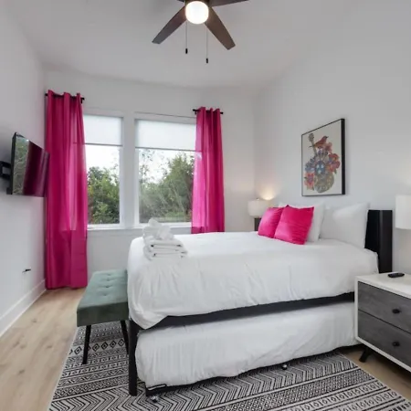 The Ryman 4 Bedroom Haven With Scenic Rooftop Holiday home *