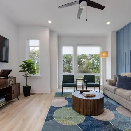 Holiday home The Ryman 4 Bedroom Haven With Scenic Rooftop Nashville