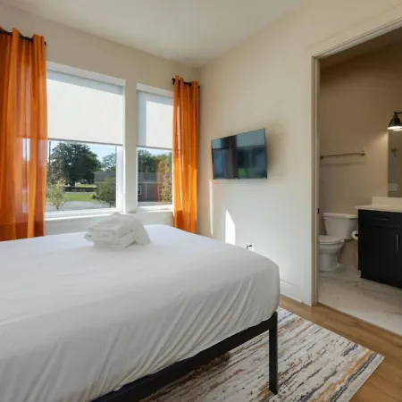 Cowgirl Up 4bd 4.5bth Rooftop Views Holiday home *