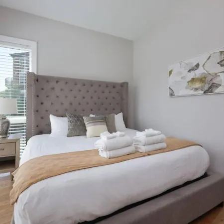Holiday home Luxe Rooftop Lounge With Views And Games Nashville