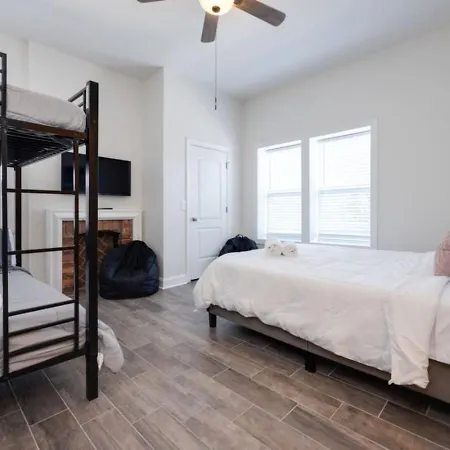 Holiday home The Centennial Charmer- 8 Min From Broadway