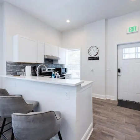 The Centennial Charmer- 8 Min From Broadway Holiday home Nashville