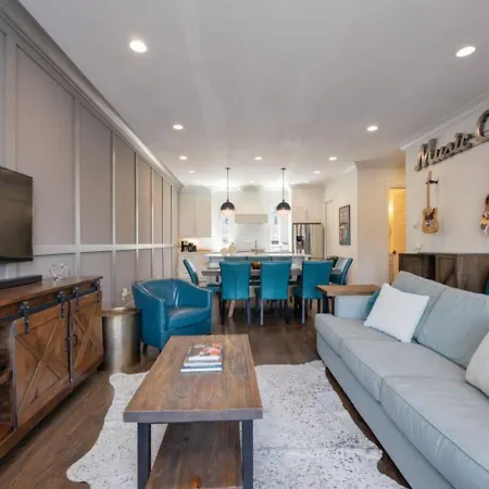 Weho Indie 3 Bedroom 3 Bath Just 1.3 Miles To Geodis