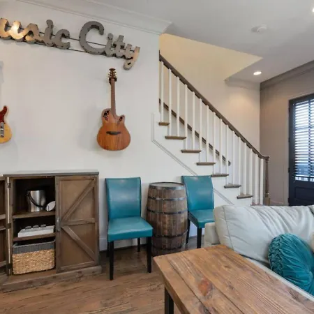 Holiday home Weho Indie 3 Bedroom 3 Bath Just 1.3 Miles To Geodis *