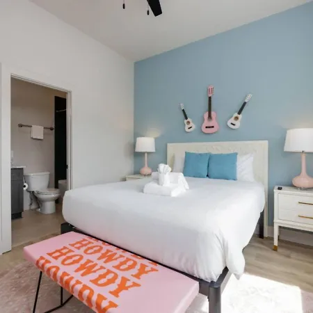 Dolly And Denim 4 Bedroom 4.5 Bath With Spacious Rooftop Nashville