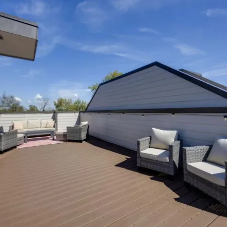 Dolly And Denim 4 Bedroom 4.5 Bath With Spacious Rooftop Holiday home