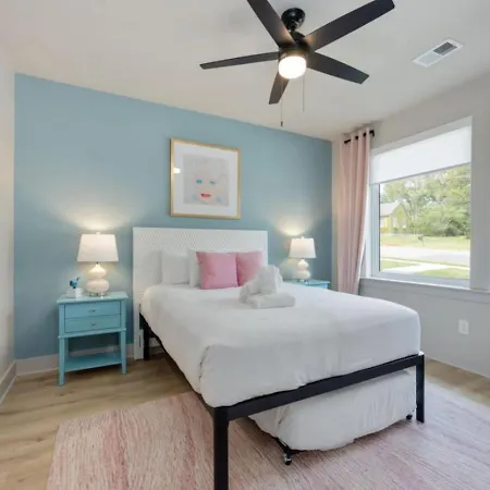 Dolly And Denim 4 Bedroom 4.5 Bath With Spacious Rooftop