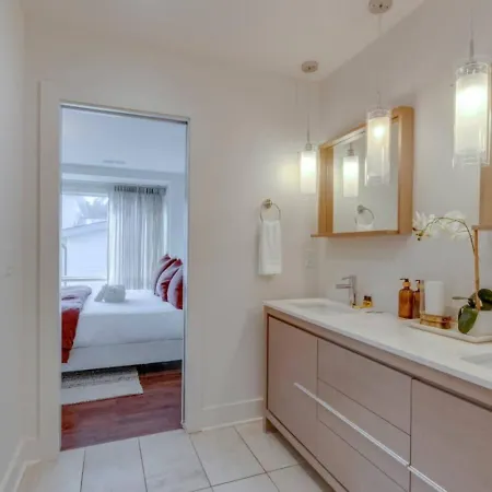 Modern 4 Bedroom 2.5 Bath Gorgeous Getaway Nashville