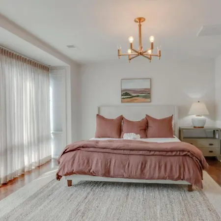 Modern 4 Bedroom 2.5 Bath Gorgeous Getaway * Nashville