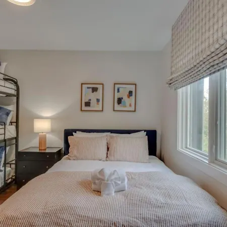 Modern 4 Bedroom 2.5 Bath Gorgeous Getaway Nashville