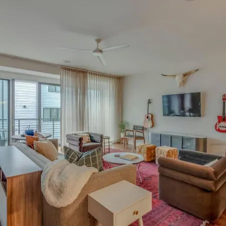 Modern 4 Bedroom 2.5 Bath Gorgeous Getaway Holiday home Nashville