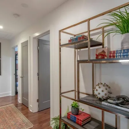 Modern 4 Bedroom 2.5 Bath Gorgeous Getaway * Nashville