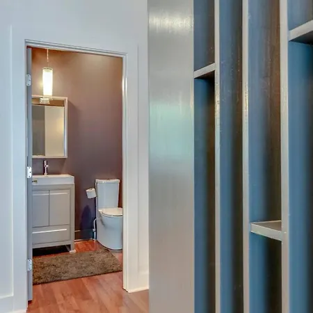 Modern 4 Bedroom 2.5 Bath Gorgeous Getaway