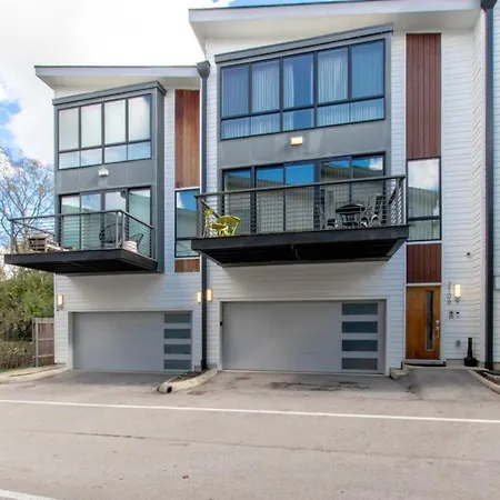 Modern 4 Bedroom 2.5 Bath Gorgeous Getaway