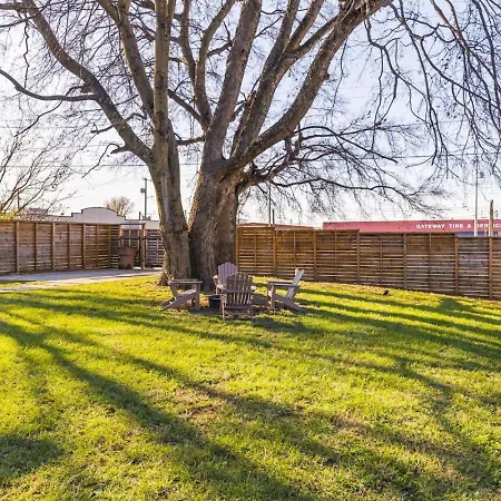 Holiday home Walk To Restaurants Outdoor Patio With Grill And Fit Pit 1 Mile To Stadium And Downtown Nashville