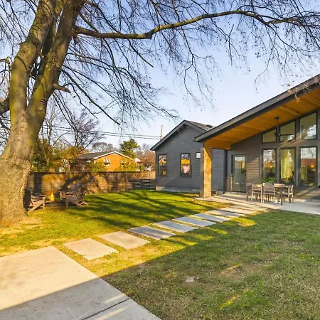 Walk To Restaurants Outdoor Patio With Grill And Fit Pit 1 Mile To Stadium And Downtown
